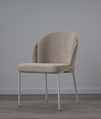 Стул кухонный DR-20063C-1 (Цвет БУКЛЕ БЕЖЕВЫЙ / МОЛОЧНЫЙ БЕЛЫЙ МАТОВЫЙ, Размер 510 мм * 840 мм * 600 мм)