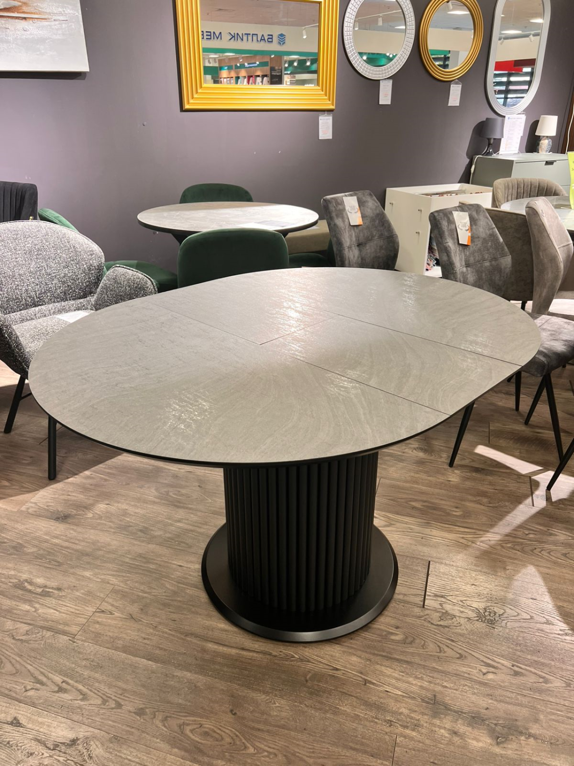 Стол обеденный "Элит 6" раздвижной (ПЛАСТИК АМИКА МОРИОН ЧЕРНЫЙ 184 PS / ЧЕРНЫЙ МАТОВЫЙ. Размер 1000-1300 мм * 750 мм * 1000 мм)